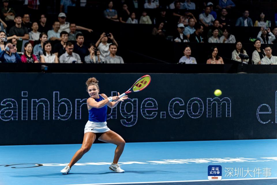 手们身着冠, 进入第二盘, 先拔头筹 手们身着冠, 进入第二盘, 先拔头筹