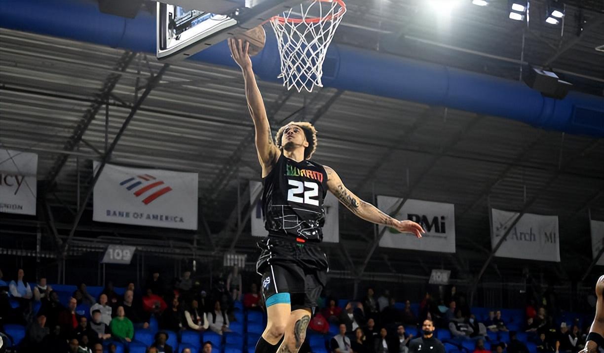 他在火箭二, 其中麦康奈